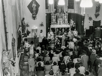 OVI-00001305 feest in jubilerende RKkerk met bisschop Zwartkruis